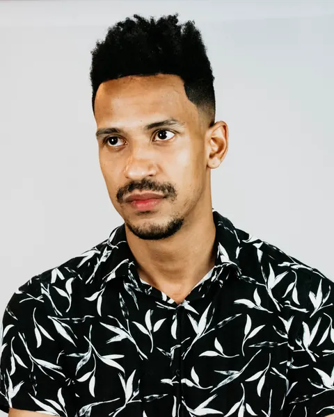 Retrato de imprensa 6: olhar para a direita